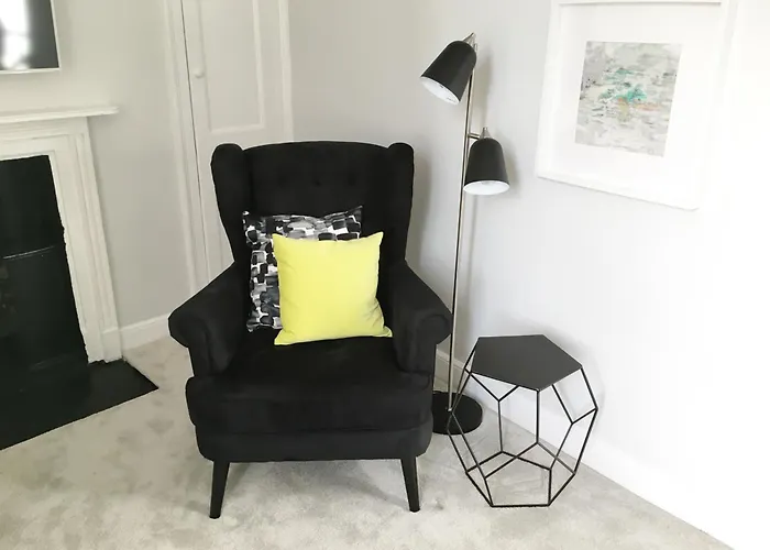 The Apartment, Bath