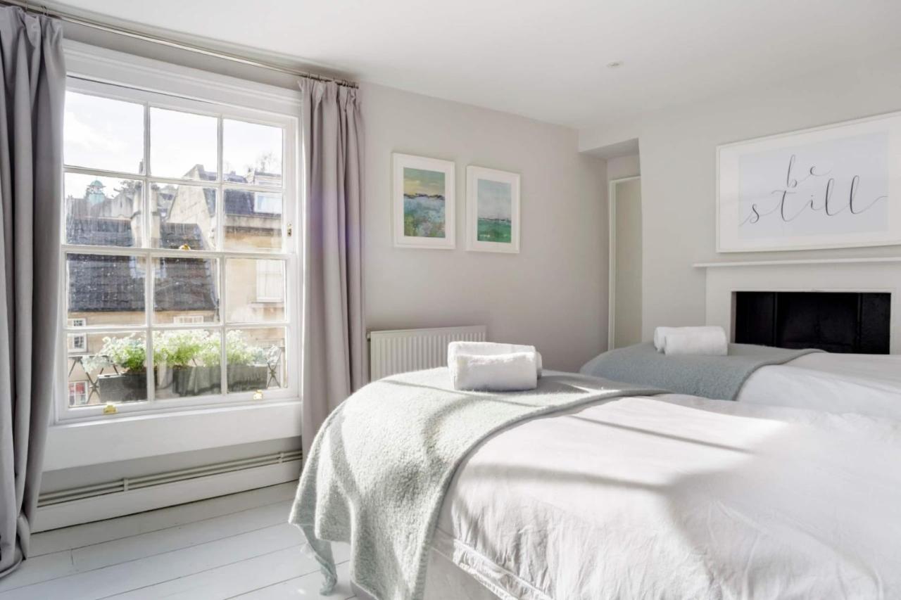 The Apartment, Vakantiehuis